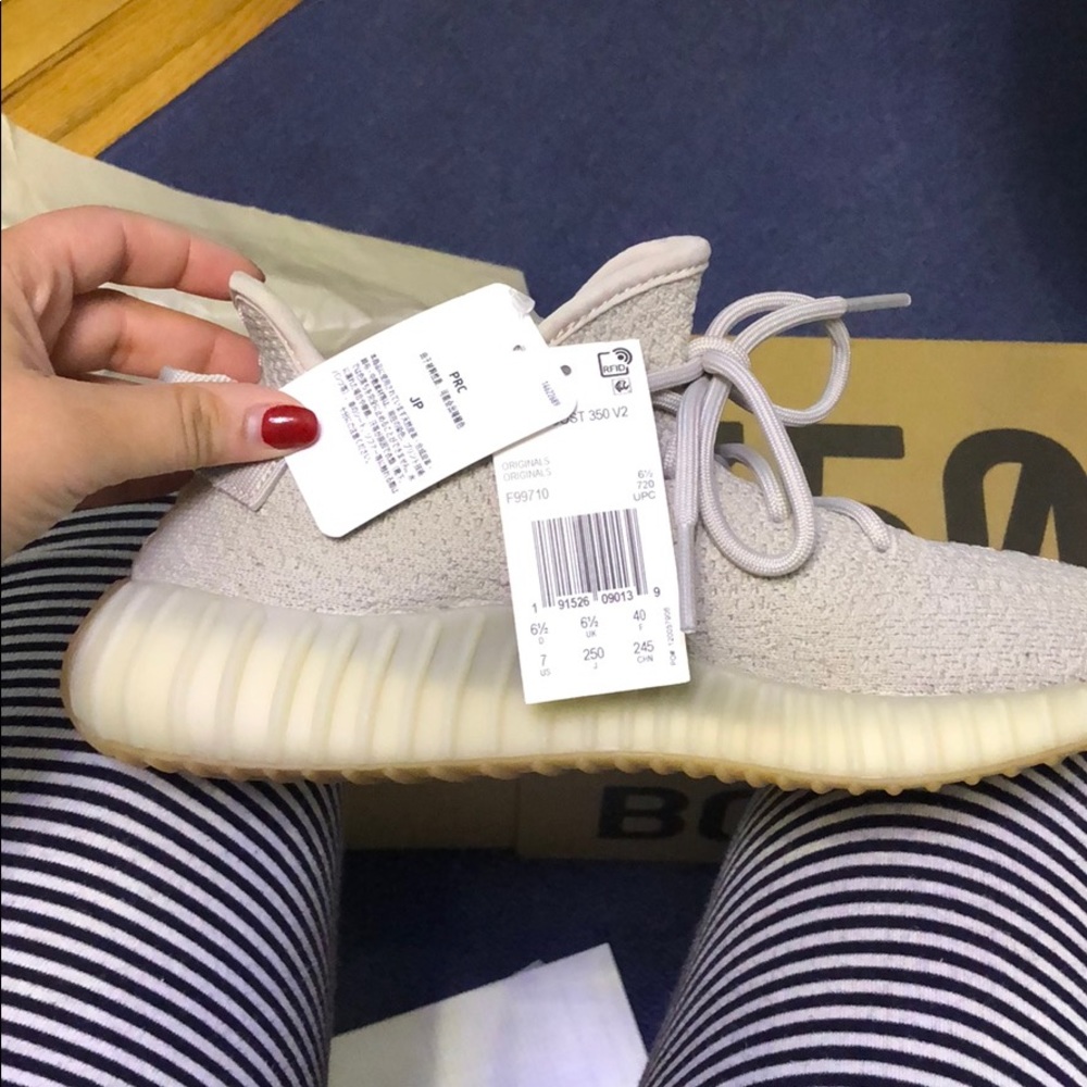 Authentic yeezy - Picture 3 of 5